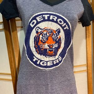 Detroit tigers women’s shirt